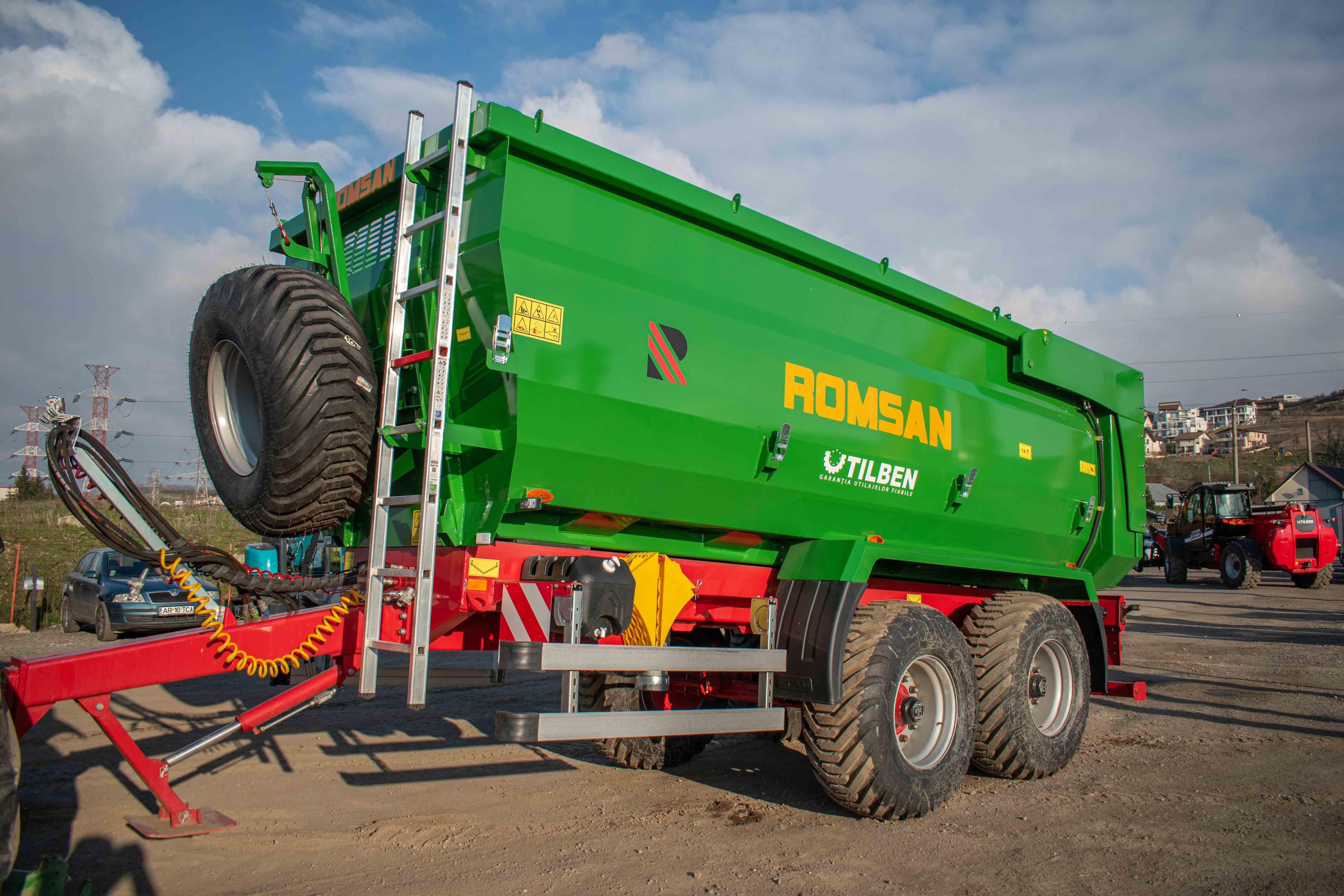Remorci Agricole R140TAHK -TANDEM BENA TIP U 14t, basculare spate, frana pe aer , prelata cu suport si roata de rezerva